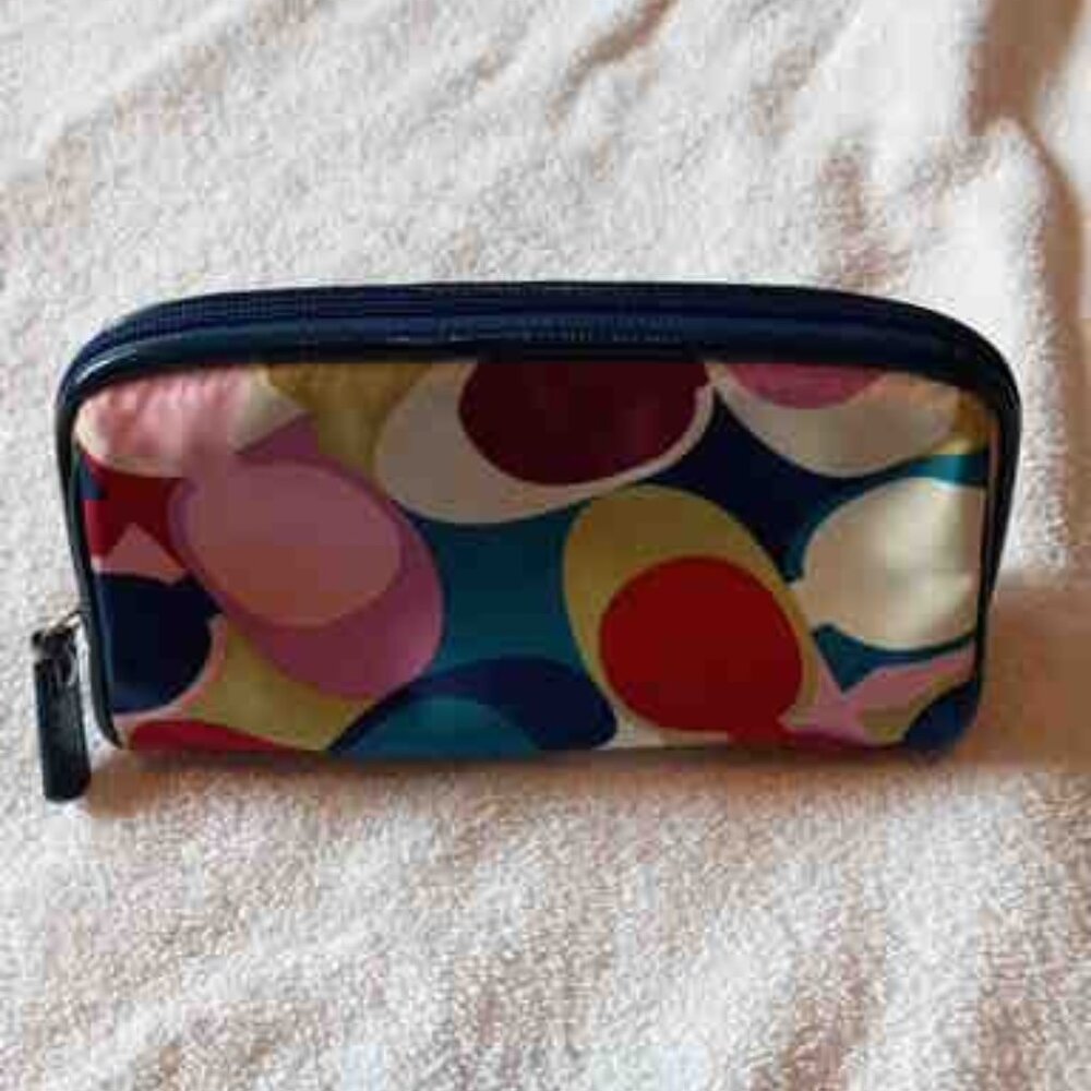 Coach - Signature C's Scarf Print Makeup Case